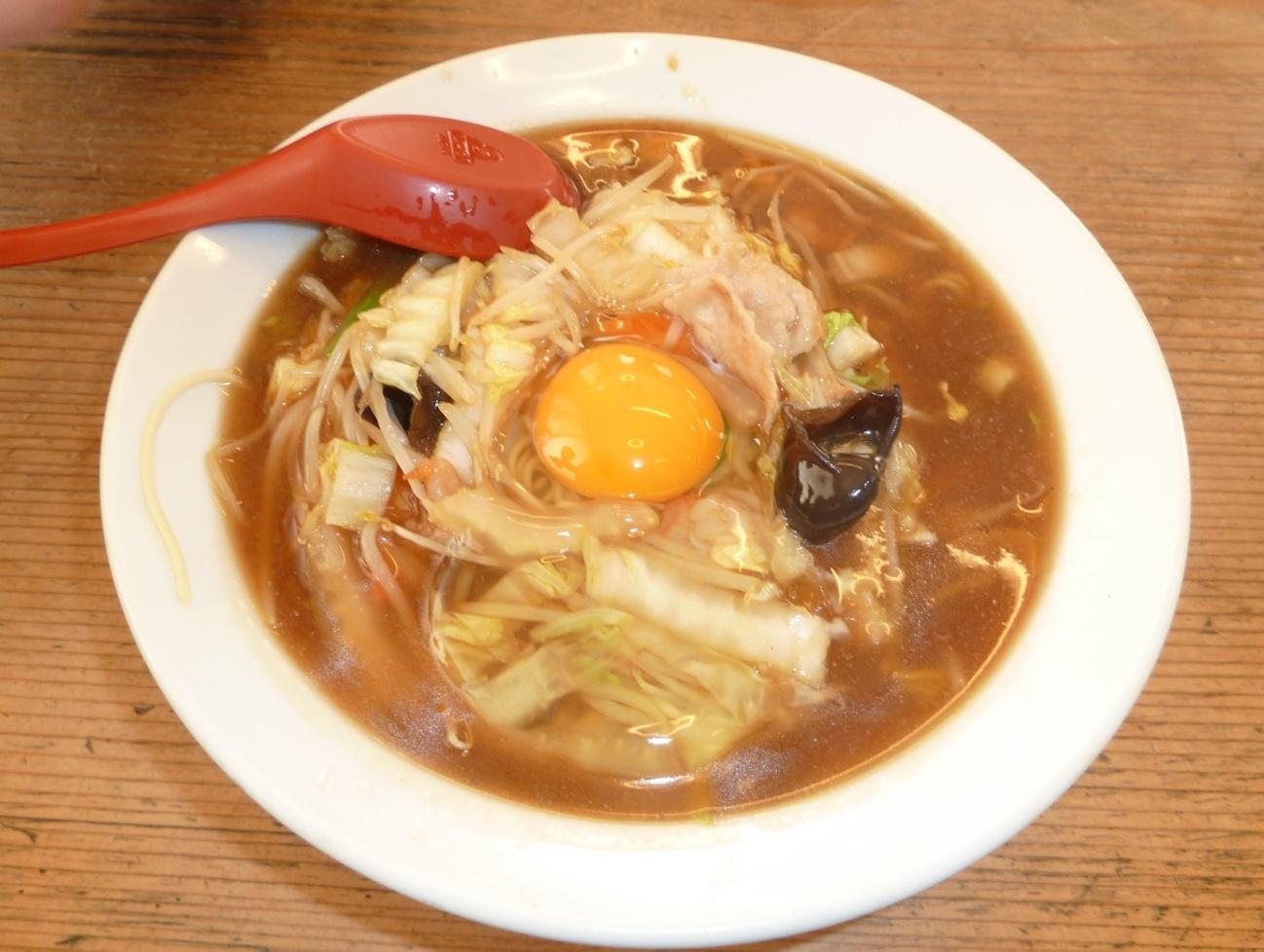 皿の上にあるスープ 自動的に生成された説明
